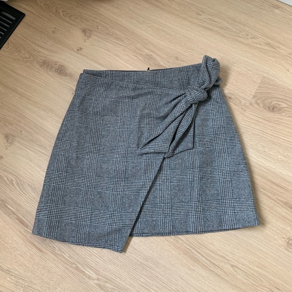 Aritzia - Wrap front skirt - Picture 1 of 2